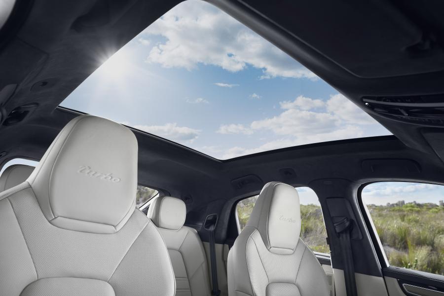 Интерьер Porsche Cayenne Turbo Coupe 2019 года  (WW) (фото 43 из 44)